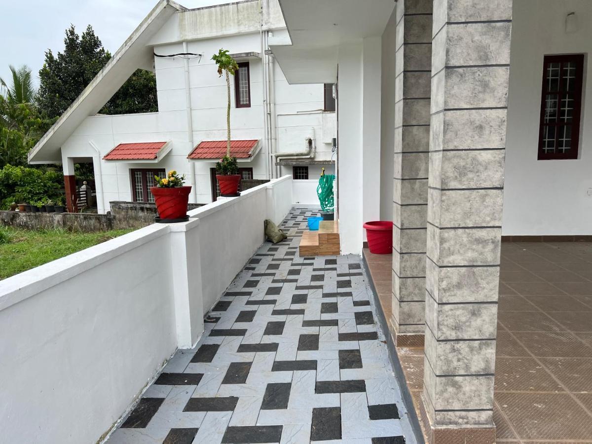 Pullad Villa Aranmula Exterior foto