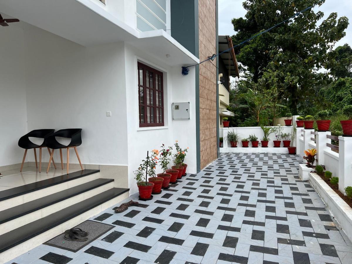Pullad Villa Aranmula Exterior foto